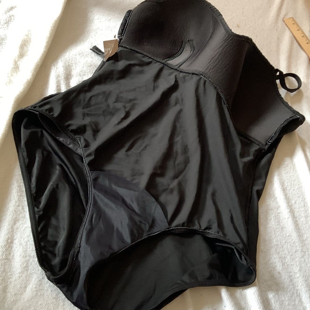 Miracle Suit Black Size 22 One Piece Ruched Front Adjustable Strap Swimsuit nice - Picture 12 of 12